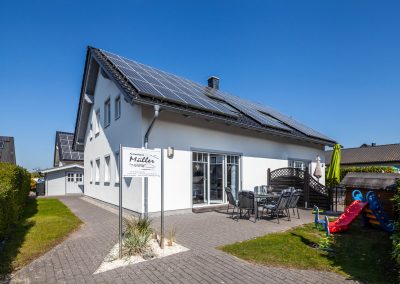 Fahrräder unterstellen: Gartenhütte für beide Haushälften